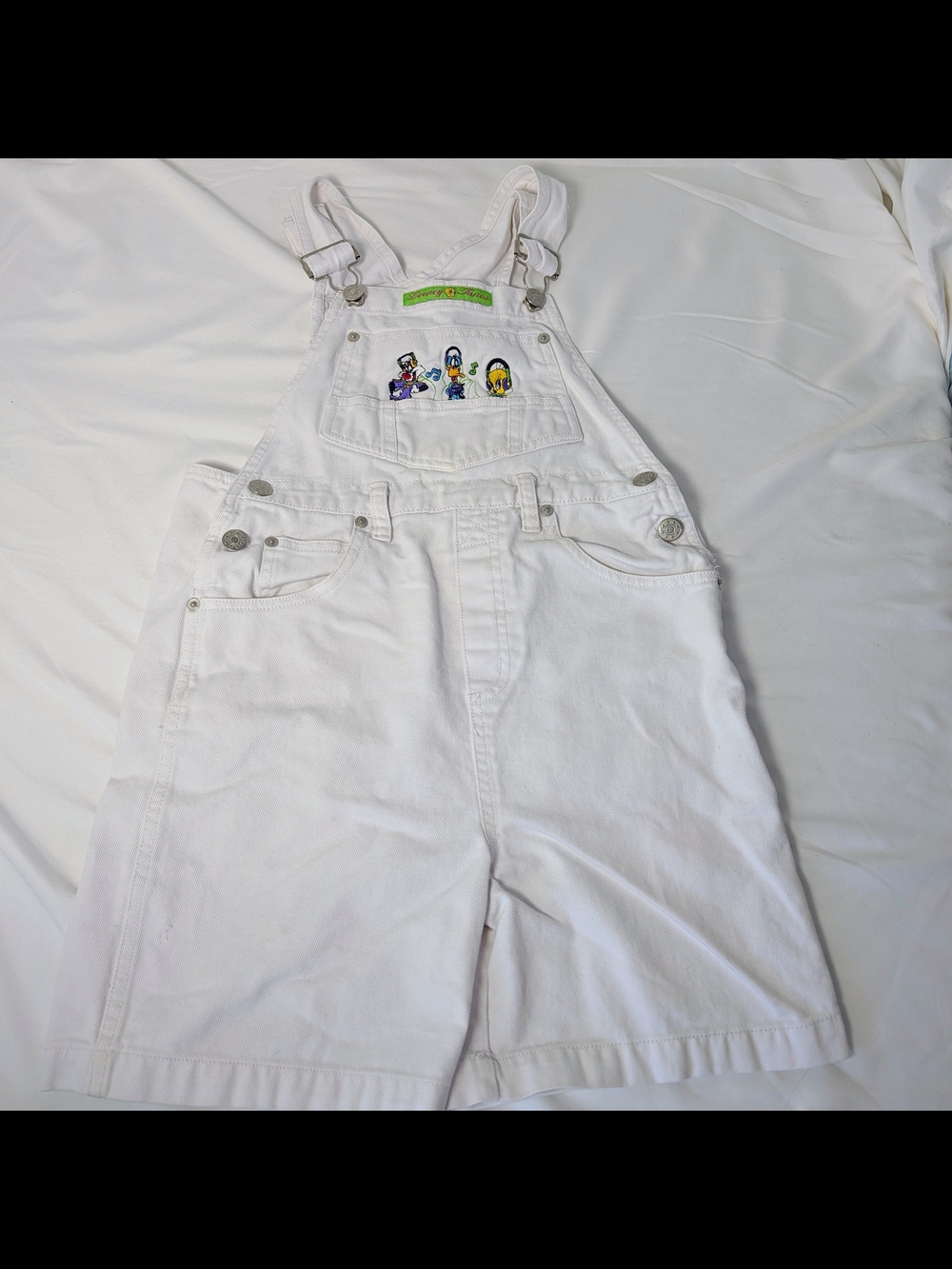 Y2K Girls Size 10 White Denim Overall Shorts With Embroidered Looney Tunes - Picture 3 of 7